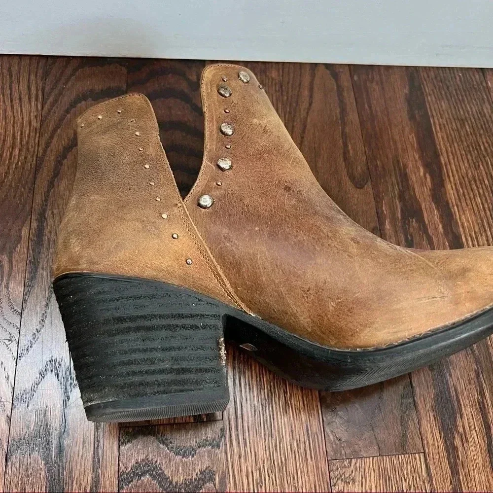 Musse & Cloud Aster Ankle Boots Booties Brown Leather Women’s size 10 Studs $105
